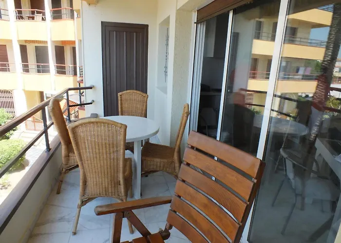 Hermoso Apartamento Renovado Para 4 Pers. Con Parking Privado En Roses - Es-204-11